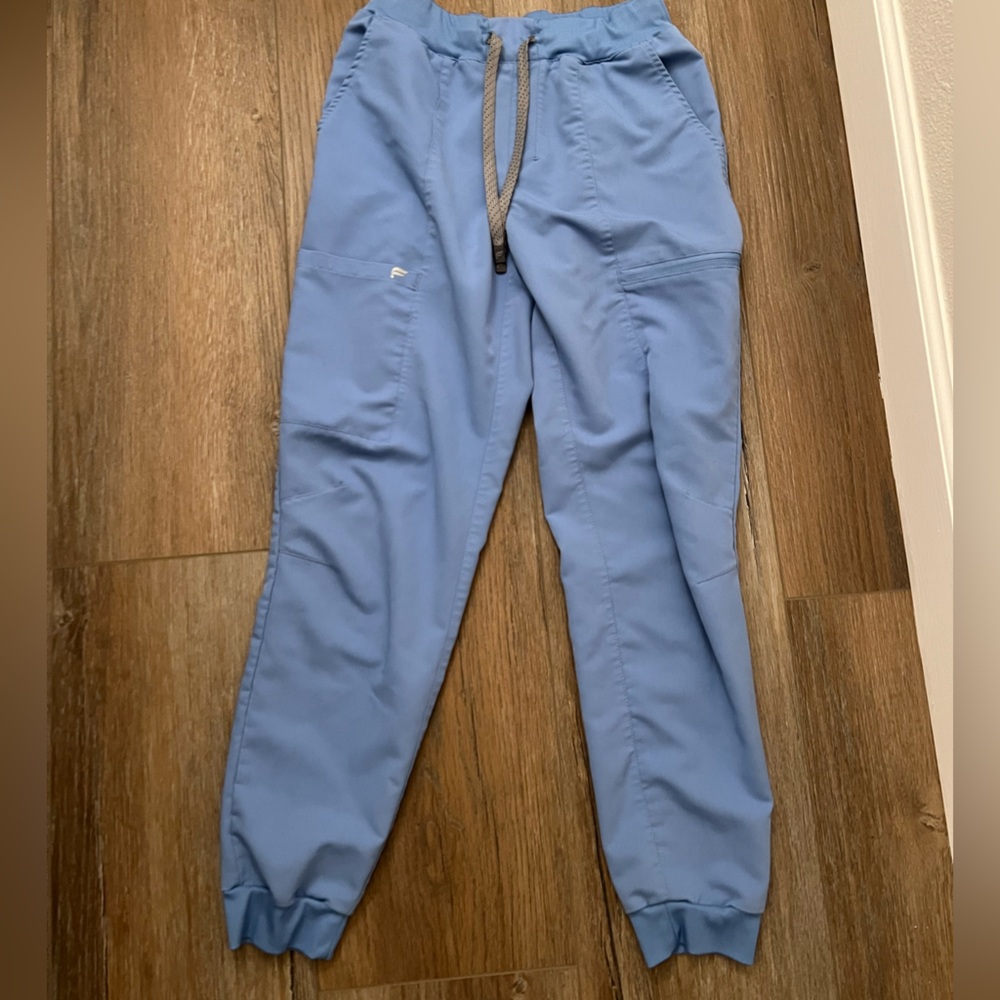 Blue Fabletics Scrub Set - Picture 5 of 9